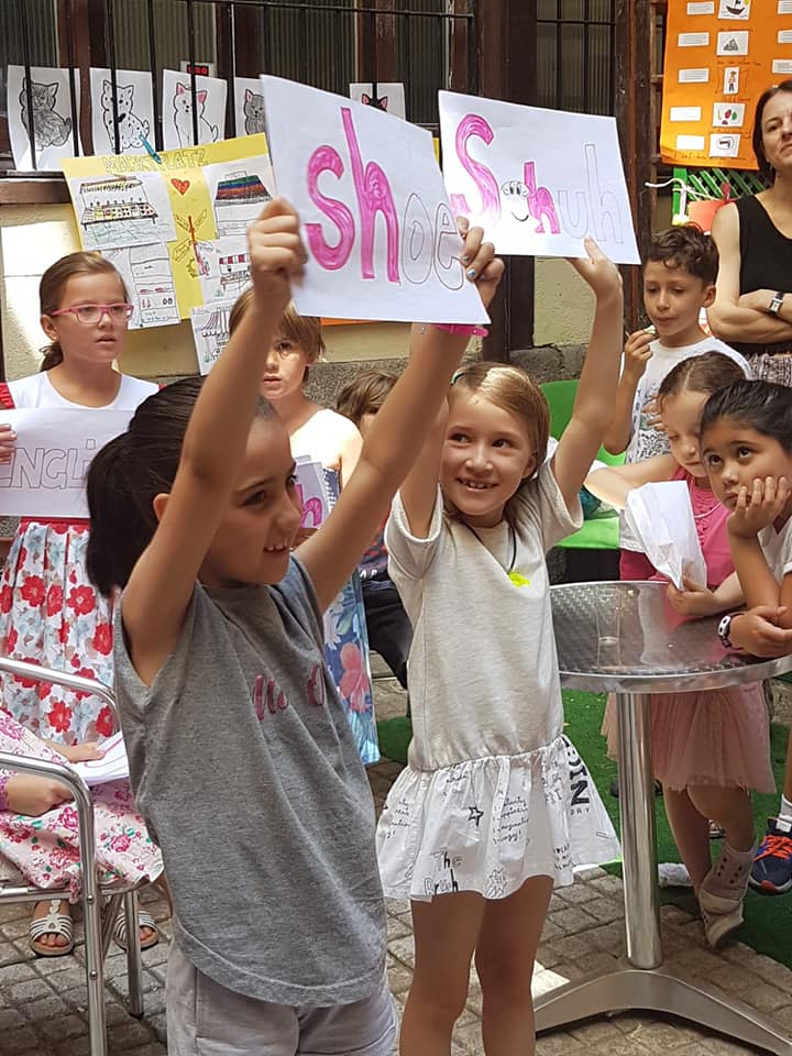 En la fiesta infantil de alemán de fin de curso de TANDEM Madrid los niños mostraron cómo aprenden.