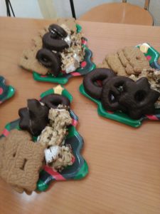 Un platillo con las delicias navideñas alemanas que servimos a nuestros estudiantes en los cursos de alemán en TANDEM Madrid